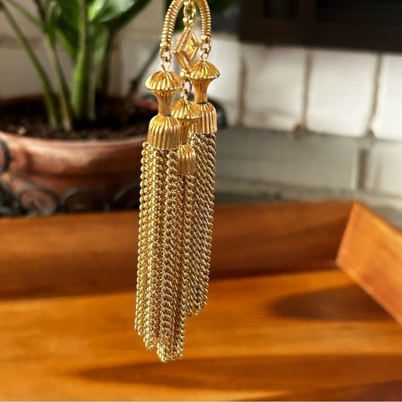 Vintage TRIFARI Gold Tri-Pendant Necklace - Picture 5 of 7